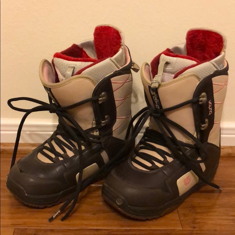 WOMEN’S BURTON MOTO SNOWBOARD BOOTS SIZE 8